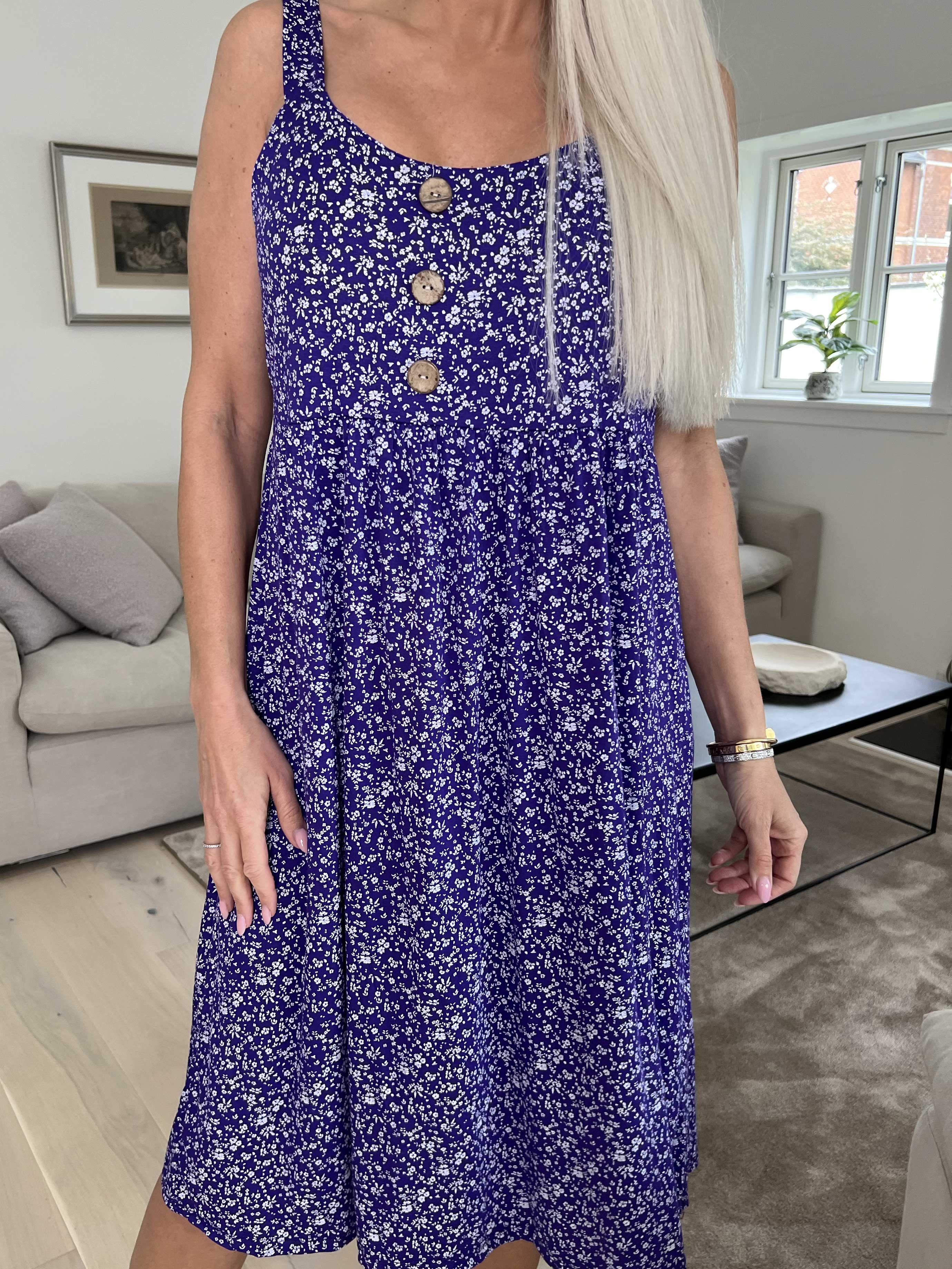 Alva - Blomstret sommerkjole med pynteknapper